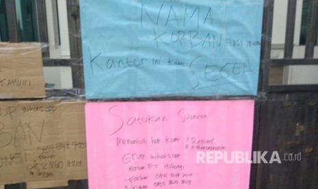 Kantor First Travel Depok di Jalan Radar Auri Cimanggis Tutup sejak pagi tadi, Jumat (11/7). 