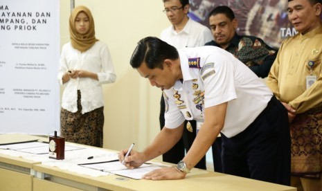 Kantor Otoritas Pelabuhan Utama Tanjung Priok menyusun SOP Pelayanan dan pengawasan kapal, barang, penumpang, dan awak kapal di pelabuhan. 