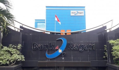 Kantor pusat Bank Nagari di Kota Padang, Senin (2/11).