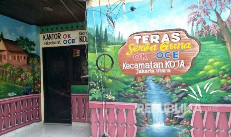 Kantor Sekretariat OK OCE Kecamatan Koja, Jakarta Utara sedang dalam tahap penyelesaian. Rabu (29/11).