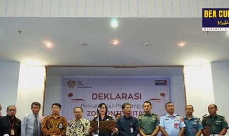 Kantor Wilayah Bea Cukai Sumatra Utara mengadakan deklarasi pencanangan pembangunan zona integritas menuju wilayah bebas dari korupsi (WBK) dan wilayah birokrasi bersih dan melayani (WBBM) Kamis, (10/10). 