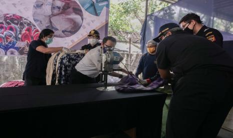 Kanwil Bea Cukai Kalimantan Bagian Barat (Kalbagbar) kembali memusnahkan berbagai jenis barang hasil penindakan antara lain puluhan ribu batang rokok, serta puluhan bale pakaian bekas/ballpress ilegal, pada senin (20/4).