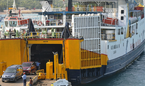 Kapal berlabuh di Pelabuhan Bakauheni