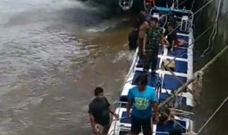 Kapal cepat Anugerah Express yang tenggelam sekitar 200 meter dari Dermaga Tanjung Selor, Kalimantan Utara Senin (1/1) 