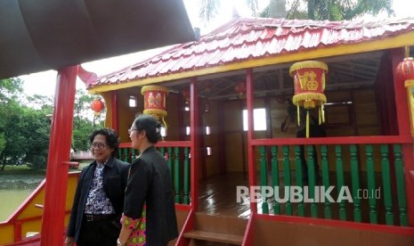 Replika kapal Laksamana Cheng Hodi komplek Taman Purbakala Kerajaan Sriwijaya (TPKS), Palembang.   (Republika/Maspril Aries)