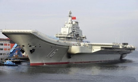 Kapal Cina pembawa pesawat Liaoning buatan Uni Soviet.