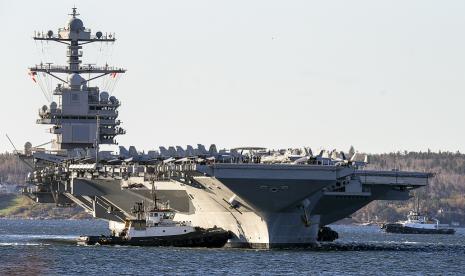 Kapal Induk USS Gerald R. Ford. Pengerahan kapal perang ke wilayah Timur Tengah dilakukan oleh beberapa negara.