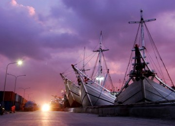 Kapal-kapal bersandar di Pelabuhan Sunda Kelapa, Jakarta Utara, Minggu (5/2). (Republika/Prayogi)