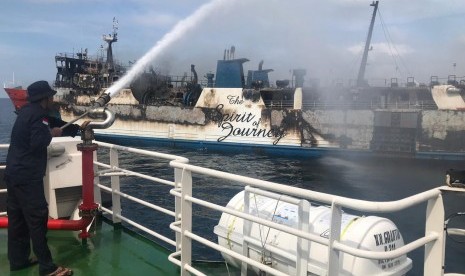 Kapal KMP Gerbang Samudera 1 milik PT Gerbang Samudera Sarana dengan rute Banjarmasin-Surabaya dilaporkan terbakar di perairan Madura pada posisi 06 ' 35.760 S / 112 ' 55. 870 E pada Ahad (2/12) pukul 01.00 dinihari. Dalam peristiwa ini sebanyak 197 orang pelayar selamat dan tiga lainnya masih dalam pencarian. Penyebab terjadinya kebakaran kepal ini masih dalam penyelidikan.