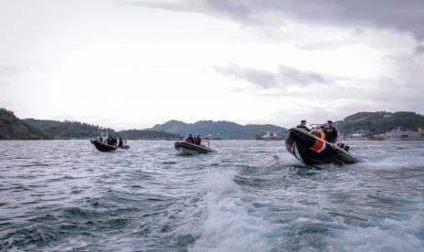 Kapal KPLP siaga jaga keamanan dan keselamatan perairan Labuan Bajo. 