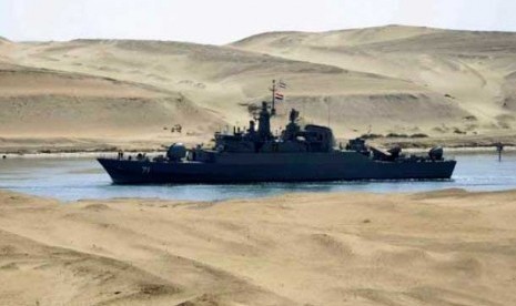  Kapal perang AL Iran saat melintas di Terusan Suez Mesir, bulan Februari tahun 2011.