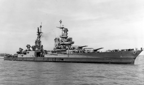 Kapal perang AS Indianapolis di tahun 1954.