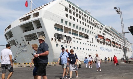 Pemerintah Jepang mengatakan mereka akan mengkarantina kapal pesiar berlabuh di Yokohama (Foto: kapal pesiar)