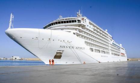 Kapal pesiar mewah Silver Spirit di Pelabuhan  Jeddah Arab Saudi.