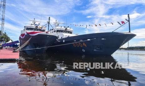 Kapal Polisi KP. Bharata 8004 (kanan) dan KP. Sanjaya-7017 (kiri) sandar di dermaga Mako Korpolairud Baharkam Polri, Jakarta, Selasa (1/12/2020).