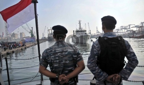  Kapal Survei KRI Rigel 933 tiba di Terminal Peti Kemas, Pelabuhan Tanjung Priok, Jakarta, Jumat (15/5). (Republika/Rakhmawaty La’lang)