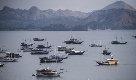 Kapal wisata Pinisi bersandar di Pelabuhan Labuan Bajo, Manggarai Barat, Nusa Tenggara Timur.  Pelabuhan di Labuan Bajo kini memberikan layanan berbasis digital (ilustrasi)