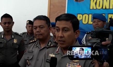 Kapolda DIY, Brigjen Pol Ahmad Dhofiri, saat memberi keterangan pers terkait perkembangan penyelidikan pelaku serangan Gereja Santa Lidwina di Polda DIY, Senin (12/2). 