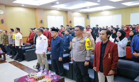  Kapolda DIY, Irjen Pol Suwondo Nainggolan, menjadi pembicara dalam peluncuran buku dan seminar kebangsaan Ikatan Mahasiswa Muhammadiyah DIY. 