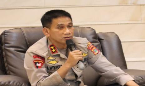 Kapolda Gorotalo, Irjen Pol Dr Akhmad Wiyagus saat memimpin Apel Gelar Pasukan untuk pengamanan akai unjukrasa mahasiswa.