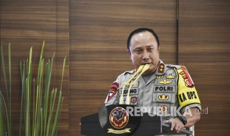 Kapolda Jabar Irjen Pol Agung Budi Maryoto memberikan sambutan pada acara Silaturahmi Lintas Agama dan Tokoh Ormas Se-Jabar di Mapolda Jawa Barat, Kota Bandung, Senin (22/4).