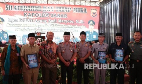 Kapolda Jabar, Irjen Pol Drs Agung Budi Maryoto saat deklarasi antihoaks.