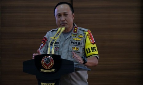 Kapolda Jabar, Irjen Pol Drs Agung Budi Maryoto saat memberikan sambutan pada acara Silaturahmi Forum Koordinasi Pimpinan Daerah dan Tokoh Lintas Agama, Ketua Ormas dan Pemred se-Jabar, Senin (22/4) di Mapolda Jabar.