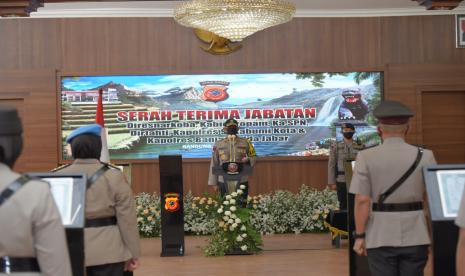 Kapolda Jabar, Irjen Pol Rudy Supahriadi  lantik empat pejabat utama dan dua kapolres.