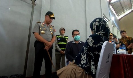 Kapolda Jabar meninjau kegiatan bakti sosial di Pasirjambu, Kabupaten Bandung, Sabtu (2/3). 