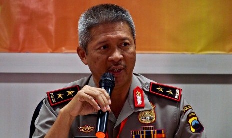 Kapolda Jateng Irjen Pol Condro Kirono memberikan keterangan pers tentang kasus penembakan yang mengakibatkan meninggalnya tiga anggota Brimob di lokasi pengeboran minyak PT Sarana Gas Trembul, Blora, di Semarang, Jawa Tengah, Rabu (11/10). 