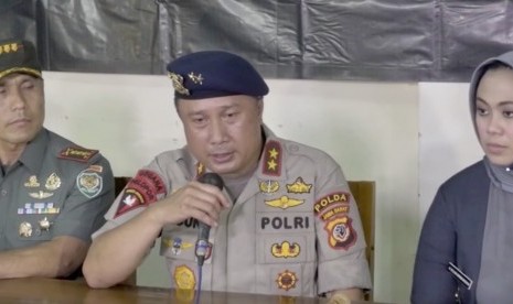 Kapolda Jawa Barat, Irjen Pol Agung Budi Martoyo (tengah)