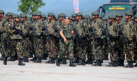 Personel Satuan Brimob Polda Maluku dalam suatu upacara di Lapangan Polda Maluku, Ambon. (ilustrasi)