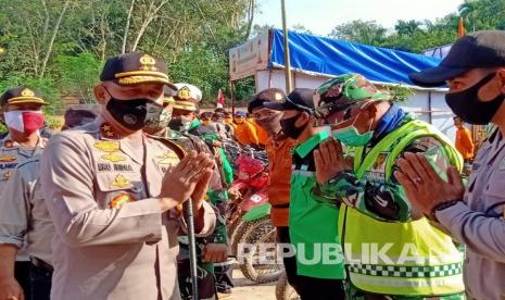 Kapolda Sumsel Irjen Pol Eko Indra Heri  berkesempatan melakukan kunker untuk mengecek Kampung Tangkal Covid-19 dan Posko Pencegahan Karhutbunlah di Kecamatan Bayung Lencir Muba, Sabtu (27/6/2020).