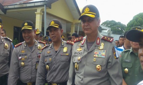 Kapolda Sumut, Irjen Pol Rycko Amelza Dahniel (paling kanan). 