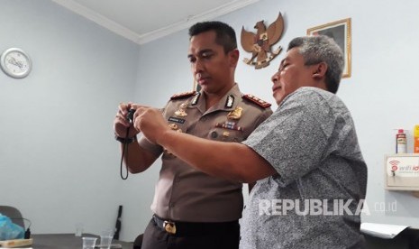 Kapolres Banyumas AKBP Bambang Yudhantara Salamun (kiri)