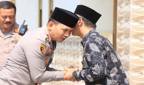 Kapolres Indramayu, AKBP Ari Setyawan Wibowo bersilaturahmi dengan sejumlah tokoh agama di Kabupaten Indramayu, Sabtu (27/7/2024). 