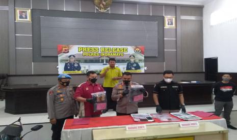 Kapolres Indramayu, AKBP M Lukman Syarif (tengah)