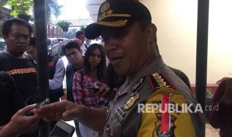 Kapolres Metro Tangerang Kota AKBP Harry Kurniawan saat ditemui di RS Polri Kramat Jati, Jakarta Timur, usai mengecek keadaan korban selamat dalam pembunuhan satu keluarga, Selasa (13/2). 