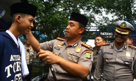 Kapolres Metropolitan Tangerang Kota Kombes Pol Harry Kurniawan (tengah).