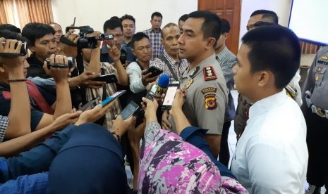 Kapolres Purwakarta AKBP Twedi Aditya Bennyahdi, saat konferensi pers akhir Tahun 2018, di Aula Pengabdian Mapolres Purwakarta, Senin (31/12). 