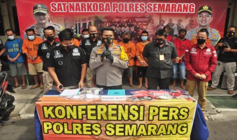 Kapolres Semarang, AKBP Ari Wibowo, mengelar ekspos ungkap kasus penyalahgunaan dan peredaran narkoba, di Mapolres Semarang. Jajaran Polres Semarang meringkus 11 pelaku penyalahgunaan dan peredaran narkob dalam Operasi Antik Candi 2021.