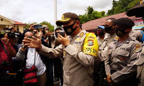 Kapolres Sorong Kota, AKBP Ary Nyoto Setiawan (kedua kanan).