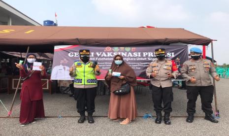 Kapolres Sukabumi Kota AKBP Sumarni meninjau vaksinasi di gerai vaksin presisi Kota Sukabumi, Senin (19/7) lalu.