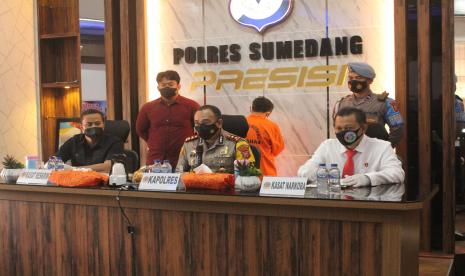 Kapolres Sumedang, AKBP Eko Prasetyo saat rilis kasus dugaan pencabulan anak dibawab umur.