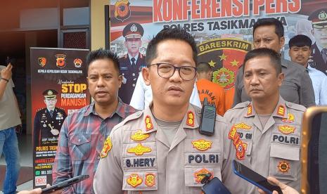 Kapolres Tasikmalaya AKBP Suhardi Hery Haryanto saat konferensi pers, Rabu (21/6/2023). 