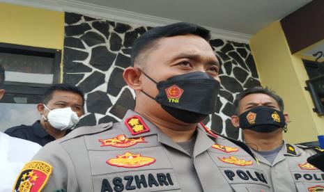 Kapolres Tasikmalaya Kota, AKBP Aszhari Kurniawan. Kepolisian Resor (Polres) Tasikmalaya Kota saat ini memperketat proses pemeriksaan masyarakat yang masuk ke areanya.