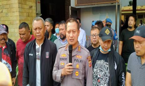 Kapolresta Bandung Kombes Pol Kusworo Wibowo (tengah).