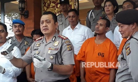 Kapolresta Denpasar, Kombes Pol Hadi Purnomo memaparkan kasus penangkapan kader Partai Gerindra yang juga Wakil Ketua DPRD Provinsi Bali, Komang Swastika di Mapolresta Denpasar, Senin (6/11).