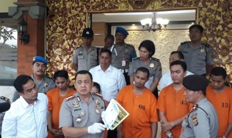 Kapolresta Denpasar, Kombes Pol Hadi Purnomo memaparkan kasus penangkapan kader Partai Gerindra yang juga Wakil Ketua DPRD Bali, Komang Swastika di Mapolresta Denpasar, Senin (6/11)