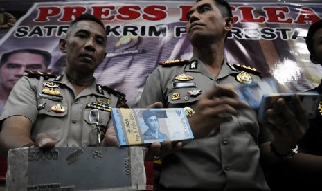 Kapolresta Depok Kombes Pol Dwiyono (kanan) 